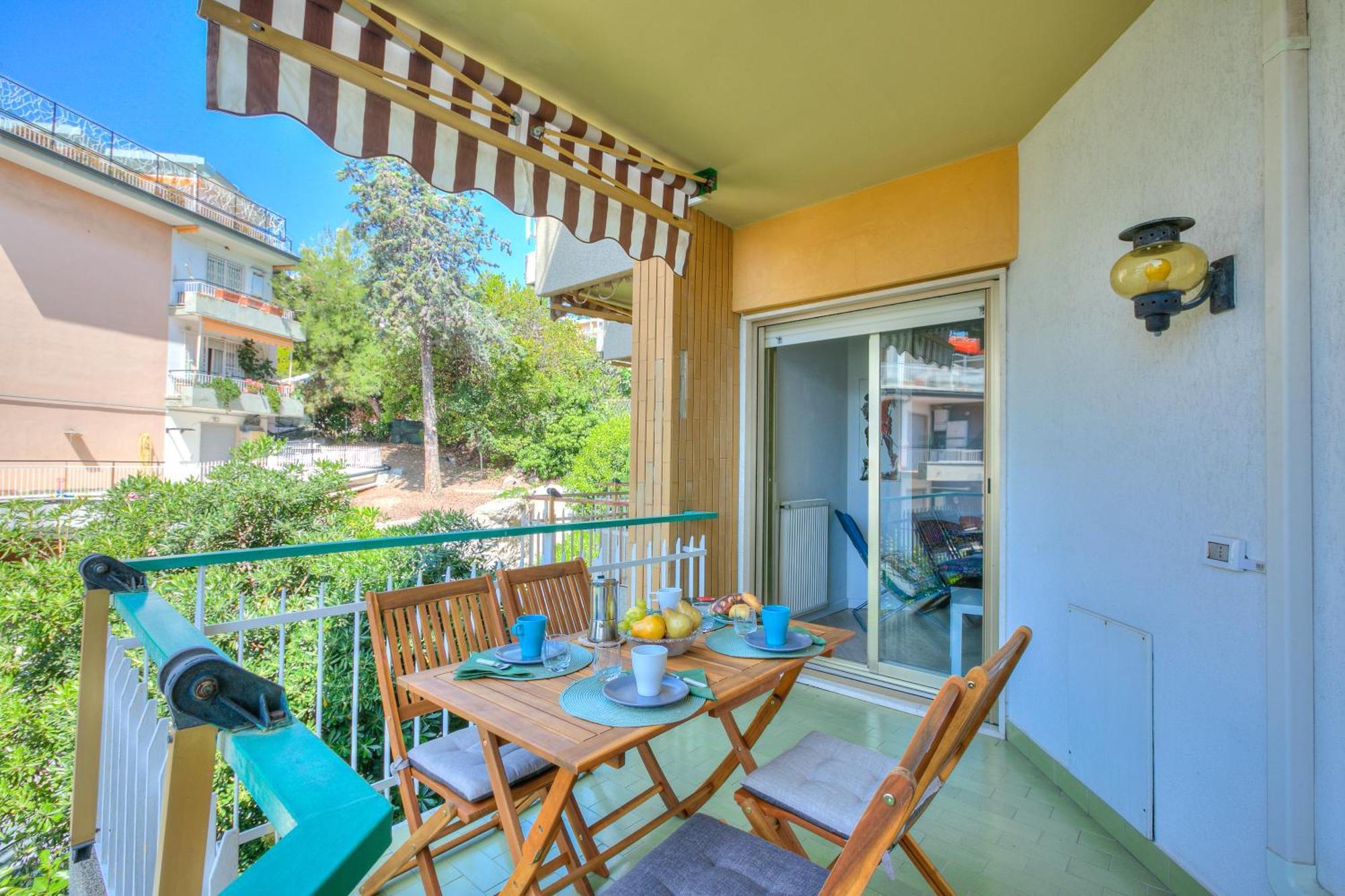 Casa Emma With Sea Glimpse - Happy Rentals San Remo Kültér fotó