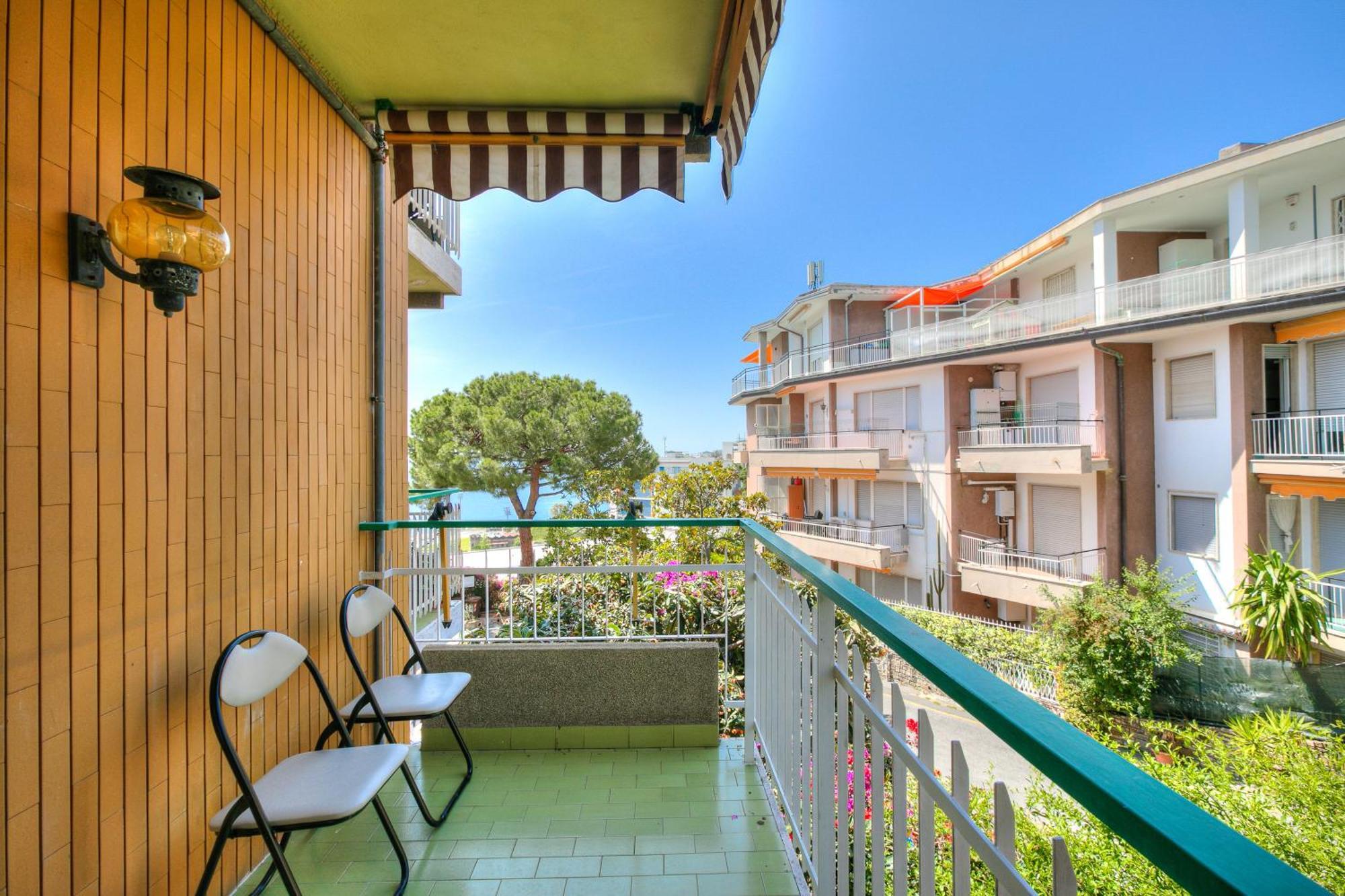 Casa Emma With Sea Glimpse - Happy Rentals San Remo Kültér fotó